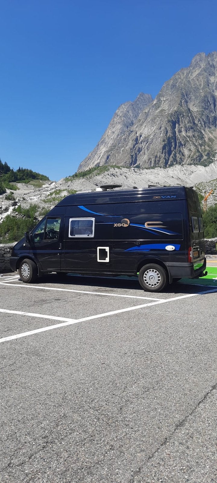 Zwarte Rimor compacte fabriekscamper - Rook- en huisdiervrij, Caravans en Kamperen, Buscamper of Camperbus, Ford, Tot en met 3