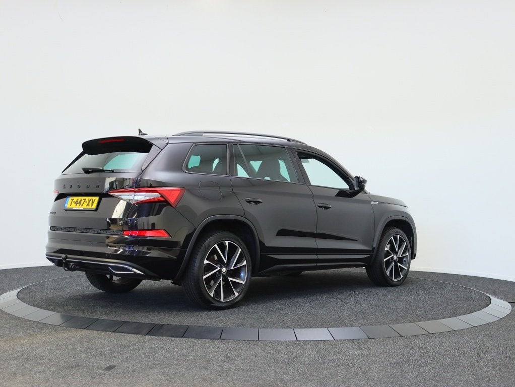 Skoda Kodiaq 1.5 TSI DSG Sportline Tour Edition | Panoramada, Auto's, 12 maanden, 4 cilinders, Alcantara, Zwart