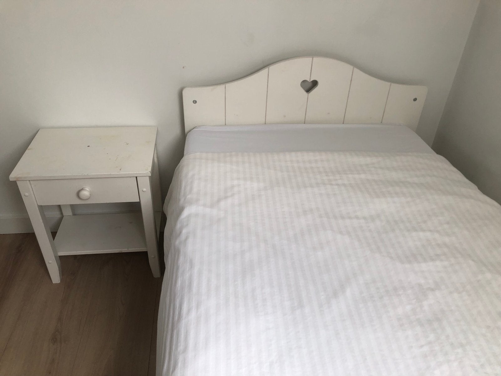 Wit/crème Eenpersoonsbed van Woood  en nachtkastje, Ophalen, Gebruikt, 90 cm, Eenpersoons