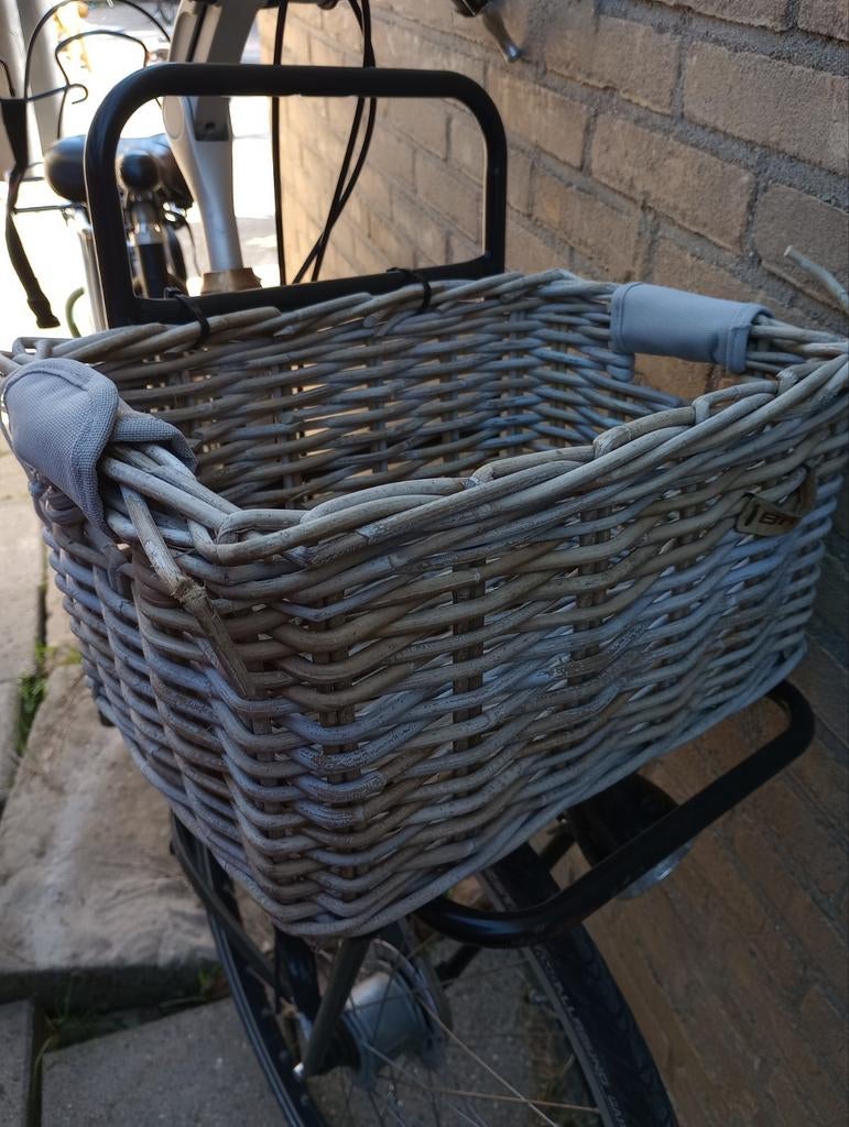 Rieten fietsmand voor voorop de fiets met rekje, Fietsen en Brommers, Fietsaccessoires | Fietsmanden, Ophalen, Gebruikt, Fietsmand