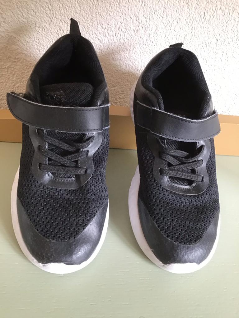 Osaga Sneakers zwart maat 33, Jongen of Meisje, Schoenen, Ophalen of Verzenden, Zo goed als nieuw