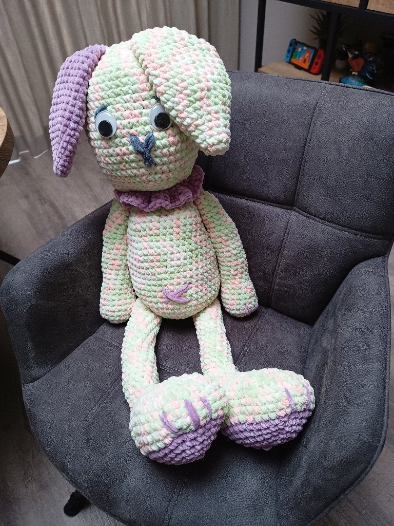 Gehaakt knuffel konijn 38 cm lang, Ophalen, Handgemaakt, Middelgroot (20 tot 80 cm), Meerkleurig