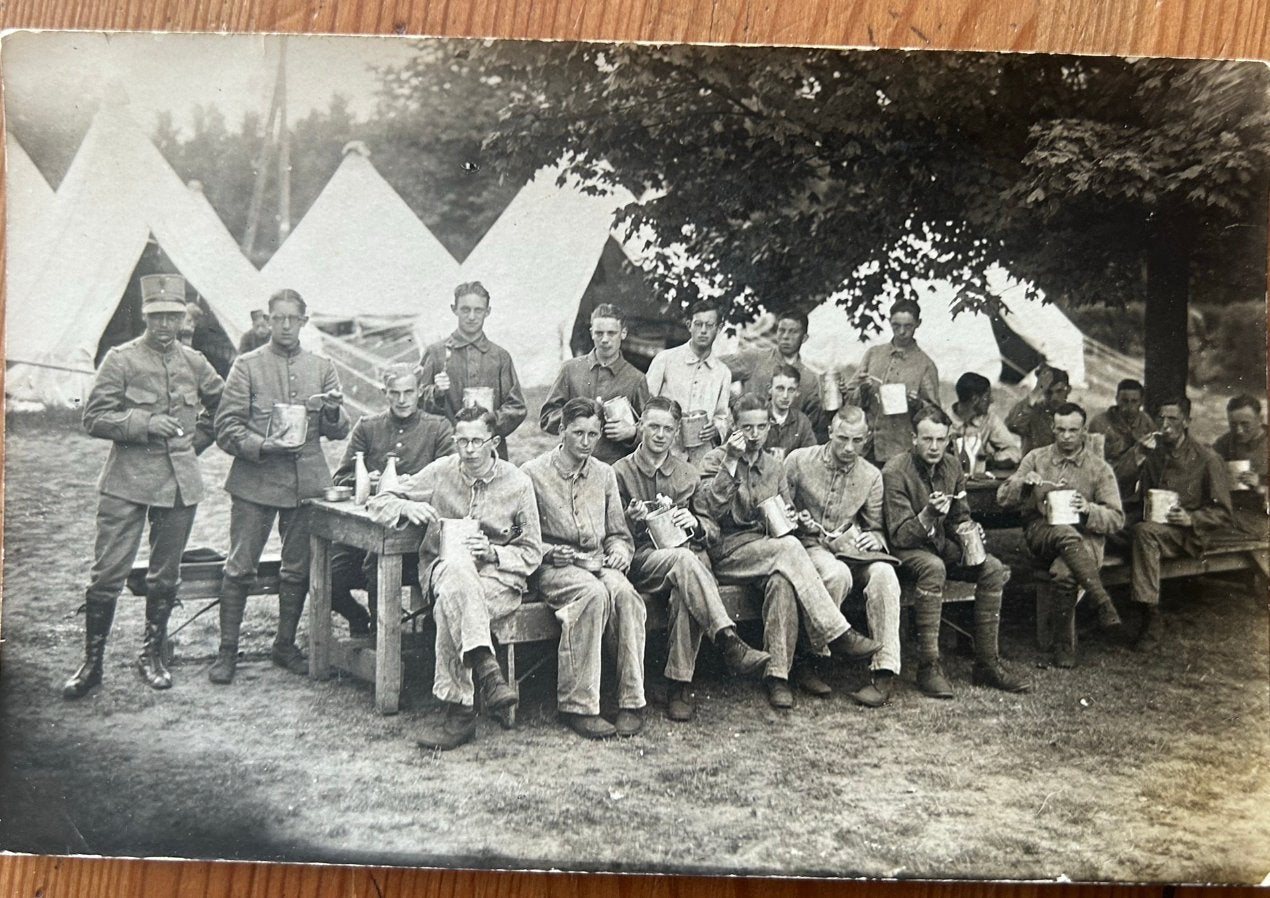 Historische zwart-wit foto militair veldkamp met tenten, Verzamelen, Ophalen of Verzenden, Landmacht, Nederland, Foto of Poster