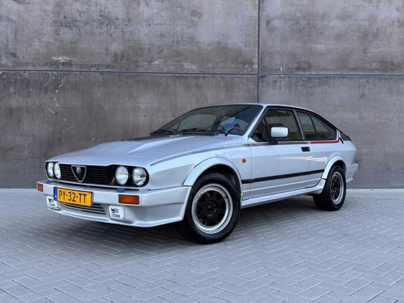 Alfa Romeo - GTV 6 - Grand prix Edition - 2.5 V6 - 1986 - PY, Auto's, Alfa Romeo, Gebruikt, 1225 kg, Overige carrosserieën, Origineel Nederlands