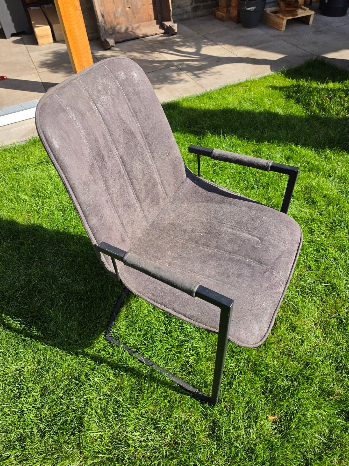2 comfortabele stoelen met metalen frame, Gebruikt, Ophalen of Verzenden, Metaal, Modern industrieel