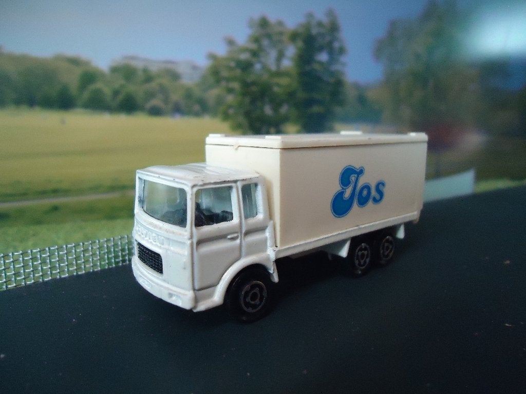 1:100 Saviem SM bakwagen - Majorette " Jos ", Hobby en Vrije tijd, Modelauto's | Overige schalen, Ophalen of Verzenden, Zo goed als nieuw