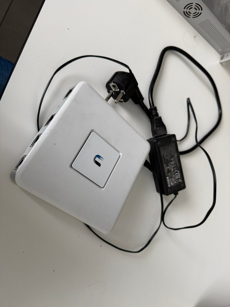 Unifi security gateway, Ophalen of Verzenden, Zo goed als nieuw, Router, Ubiquity