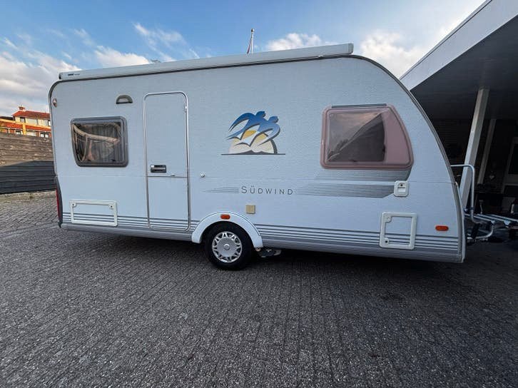 Knaus Sudwind 450 FU -Truma mover, Thule luifel Topstaat !, Caravans en Kamperen, Caravans, Rondzit, Frans bed, Particulier, 4 tot 5 meter