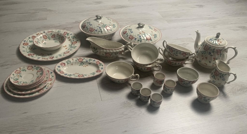 Servies Churchill Briar Rose, Ophalen, Gebruikt, Porselein, Overige stijlen