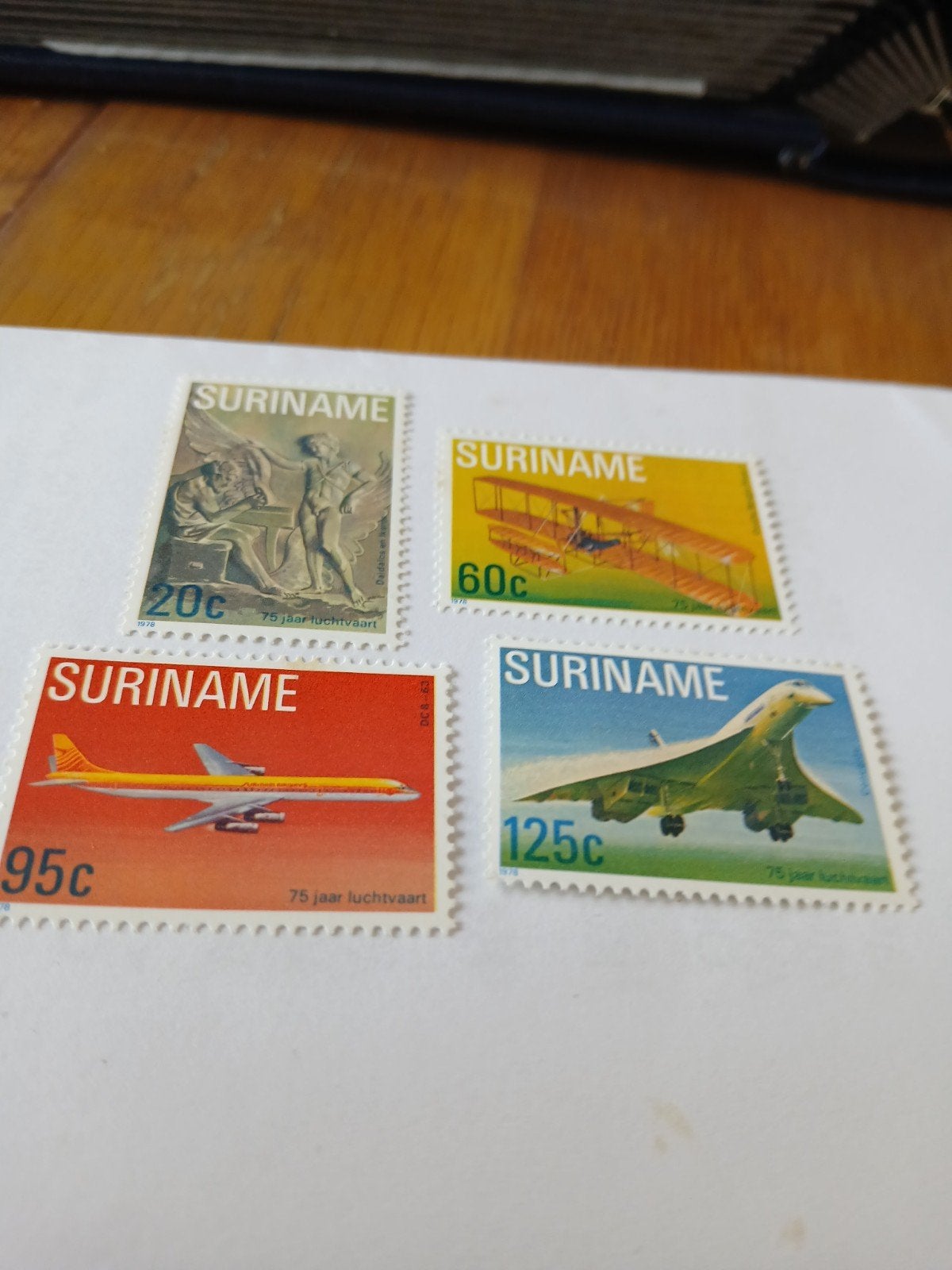 Suriname serie uit 1978 catnr 152/55, Verzenden