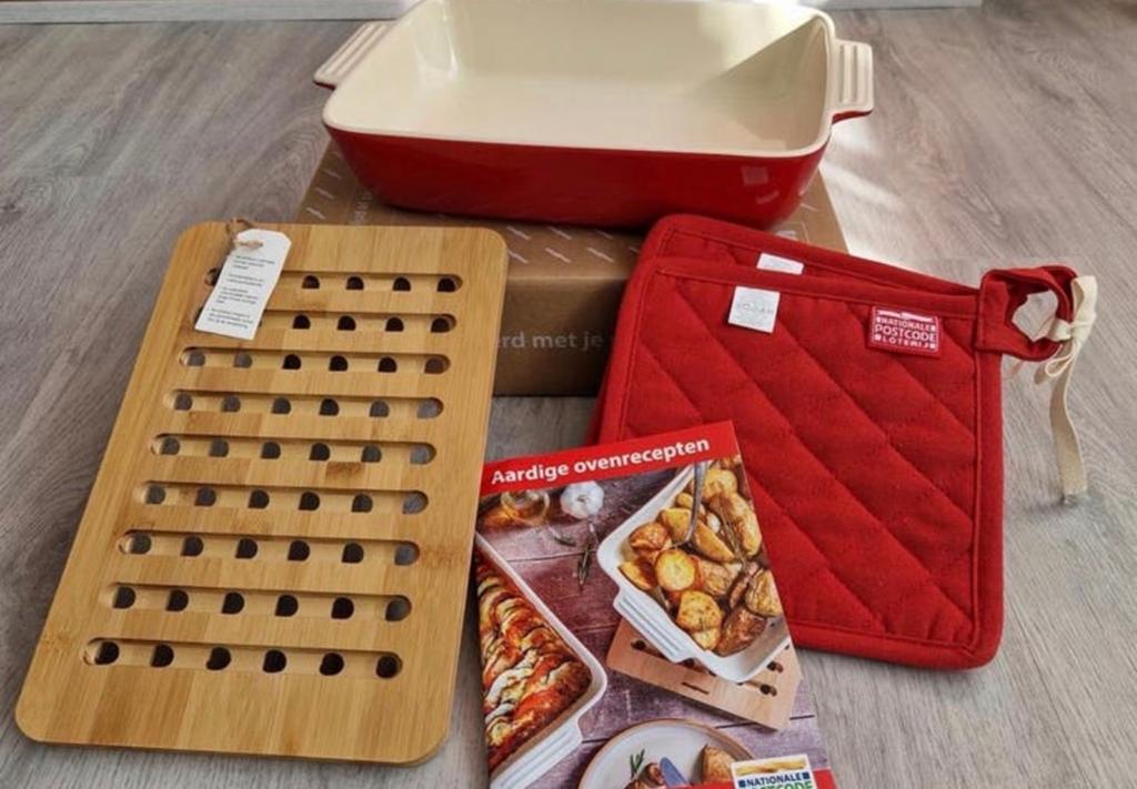 Nieuwe ovenschaal set met onderzetter en pannenlappen, Ophalen, Overige typen, Nieuw, Steen/keramiek
