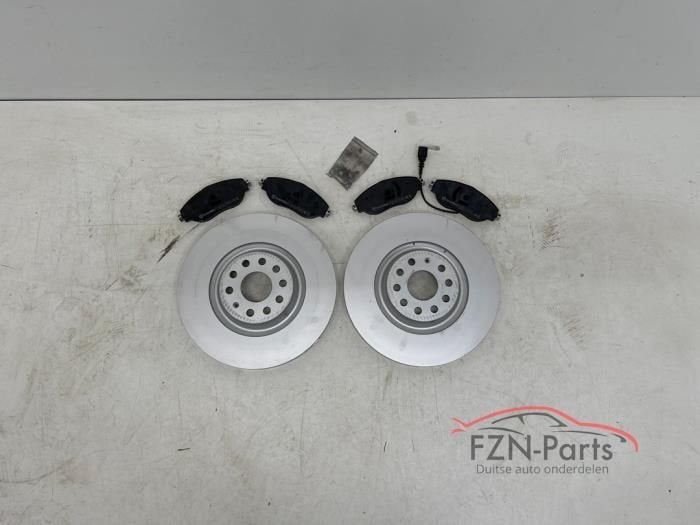 VW Golf 7 R GTI Remschijven + remblokken voorzijde set Links, Ophalen of Verzenden, Gebruikt