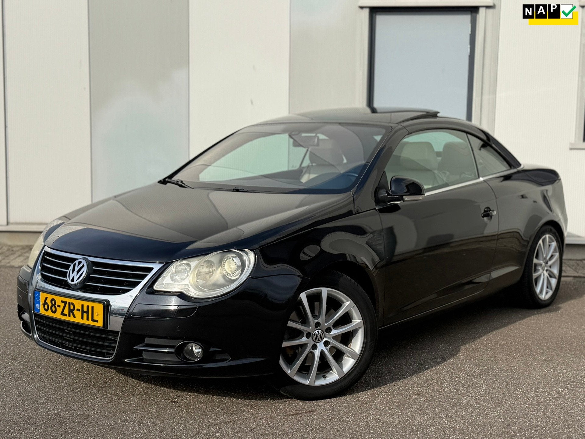 Volkswagen Eos 2.0 TFSI DSG Highline 200pk Xenon Navi Leer P, Gebruikt, 4 cilinders, 4 stoelen, Zwart