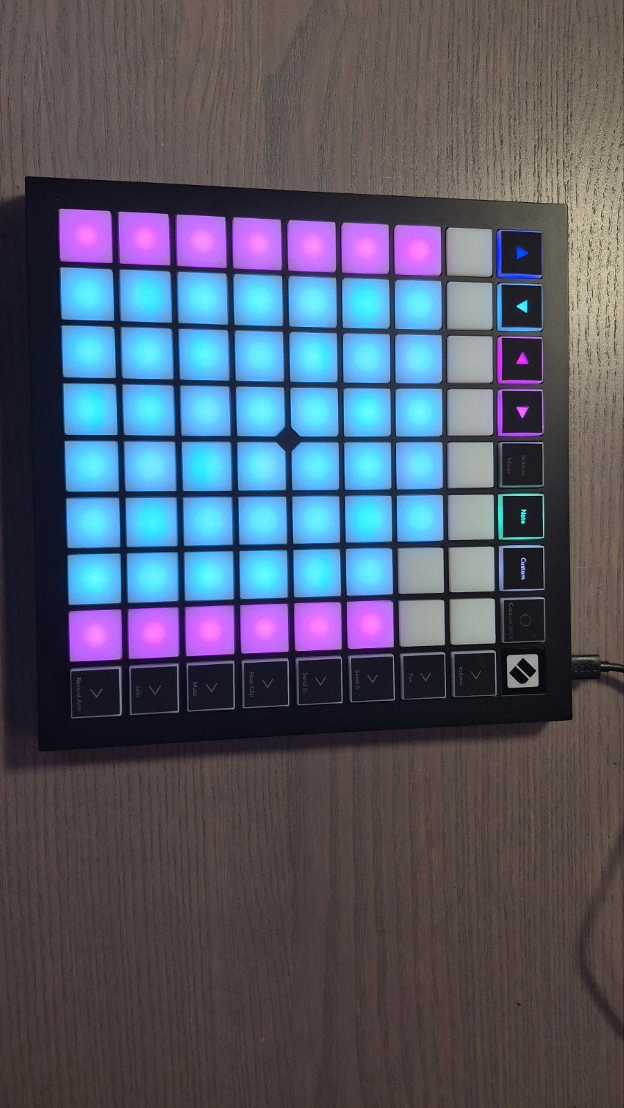 Novation Launchpad X MIDI Grid Controller, Muziek en Instrumenten, Midi-apparatuur, Ophalen of Verzenden, Zo goed als nieuw