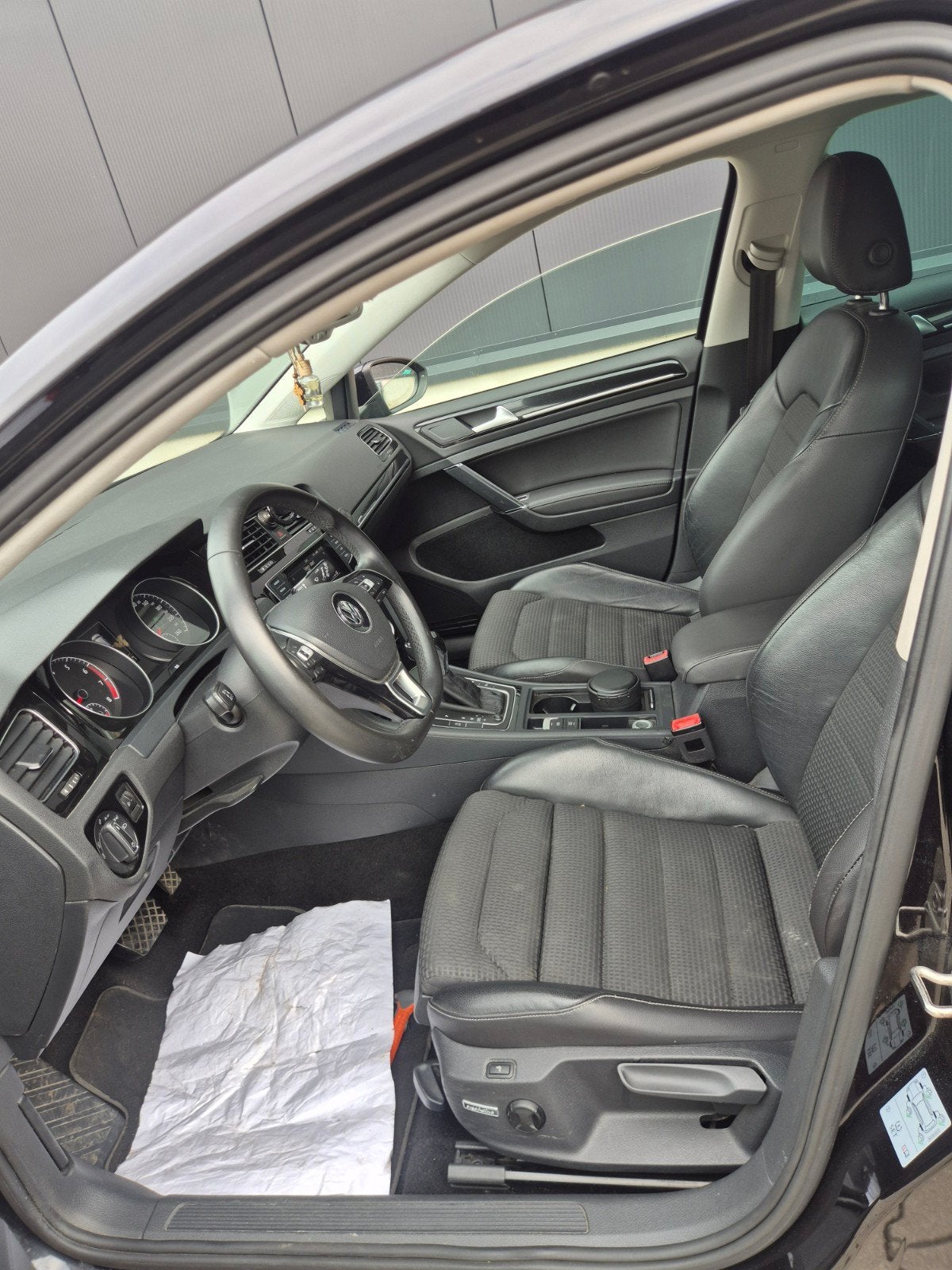 Foto 14 van Volkswagen Golf 1.2 TSI 77KW 5D DSG 2014 Zwart