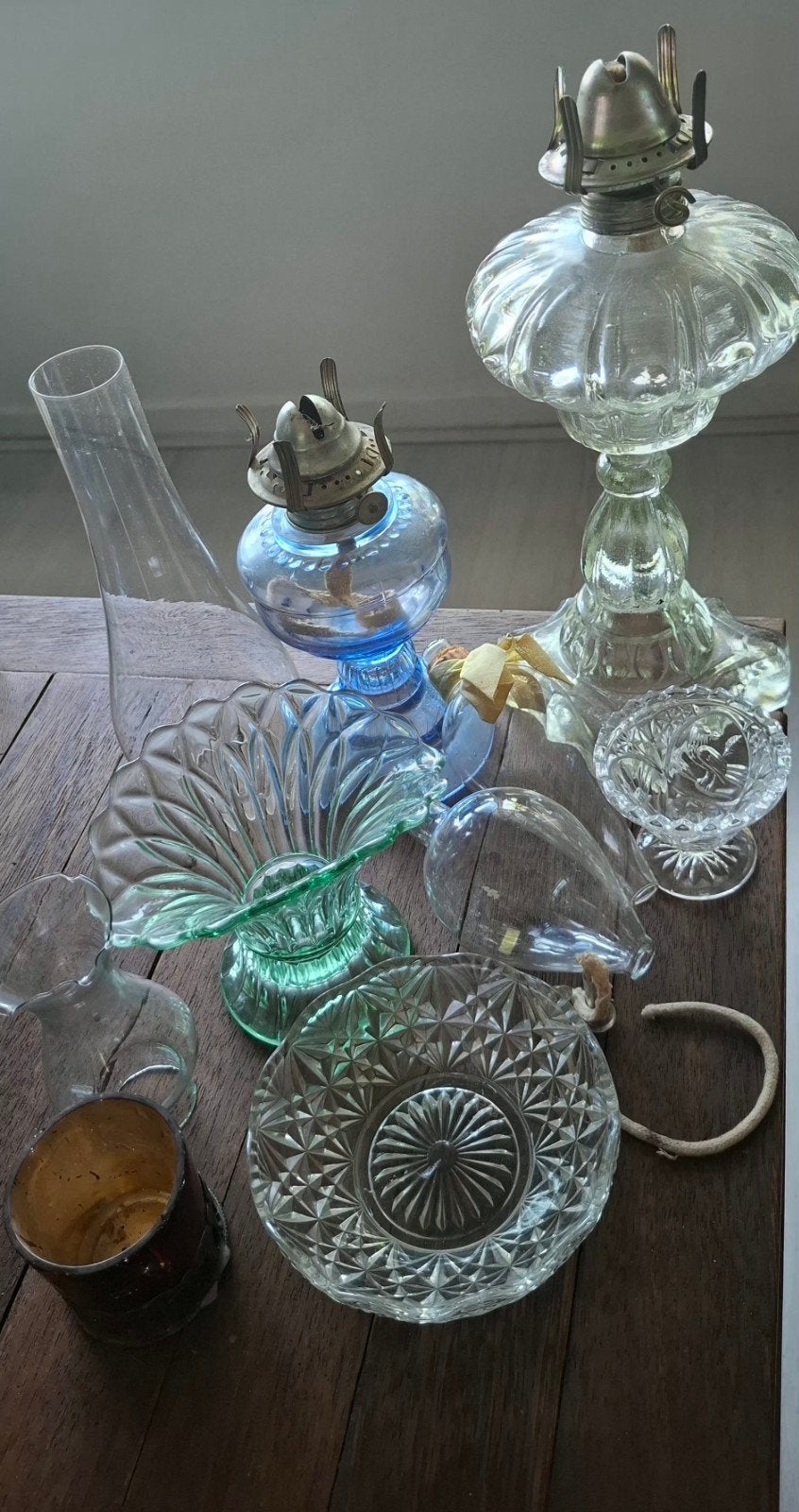 Diverse antieke olielampen en glaswerk, Ophalen of Verzenden