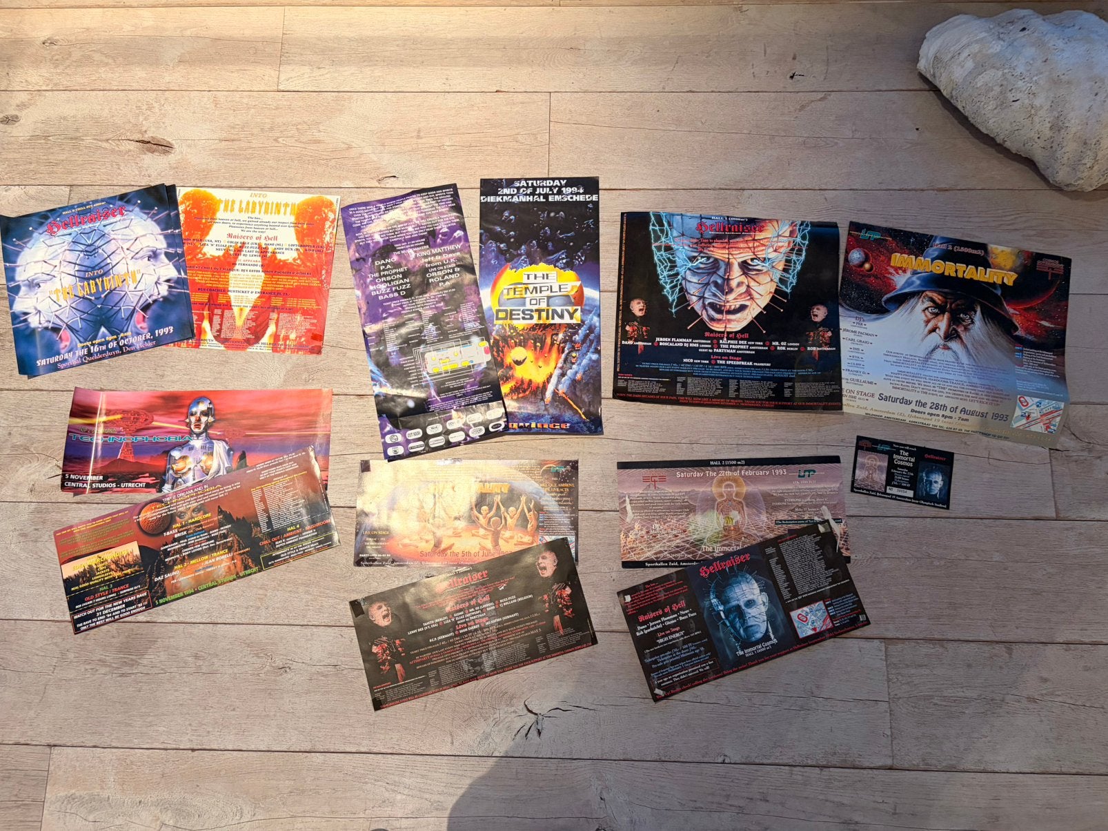 Verschillende flyers house Hellraiser, techno, Gebruikt, Ophalen of Verzenden, A1 t/m A3, Overige vormen