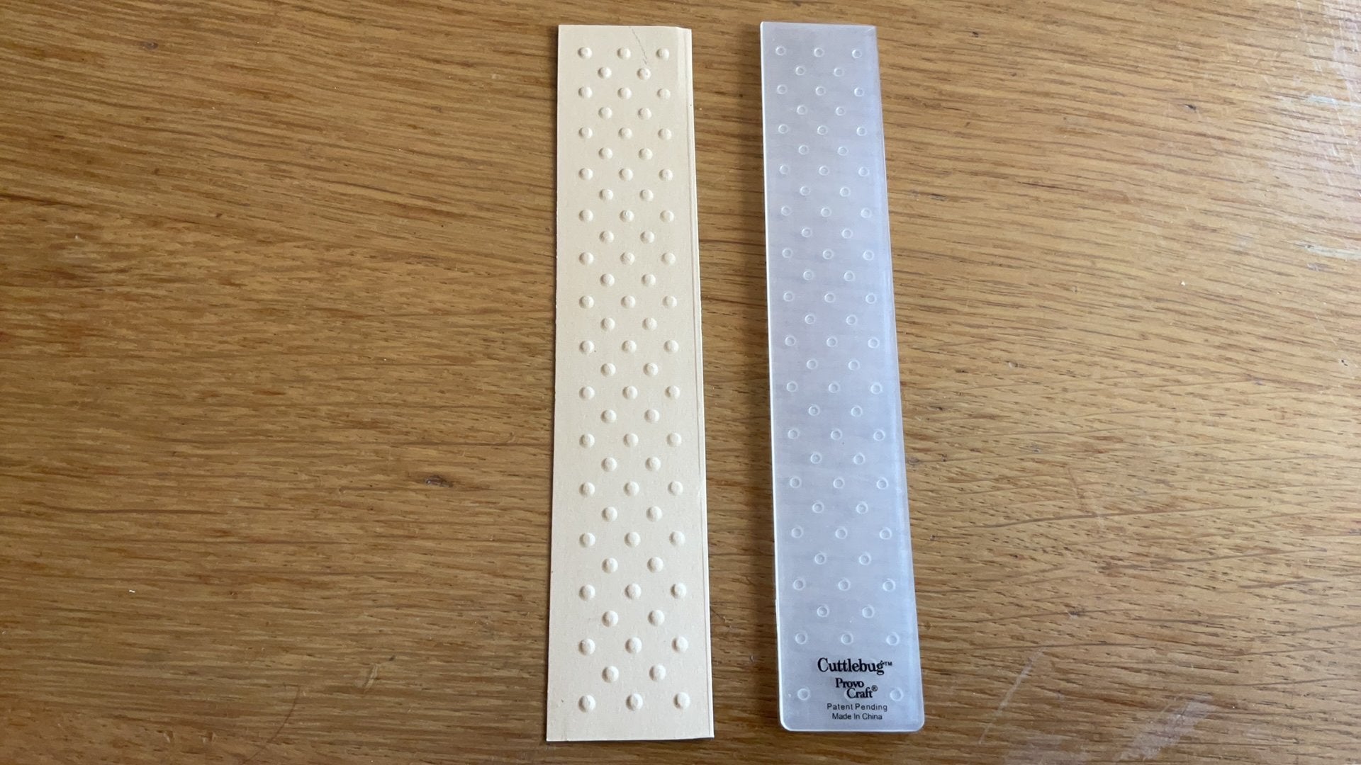 Embossingmal 2x14 cm stipjes E193, Hobby en Vrije tijd, Ophalen of Verzenden, Zo goed als nieuw, Pons of Mal