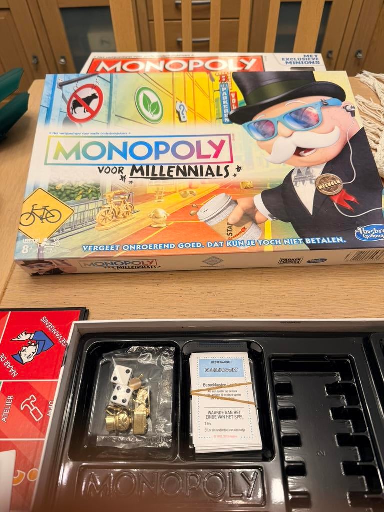 Monopoly voor millenials zgan, Hobby en Vrije tijd, Gezelschapsspellen | Bordspellen, Ophalen of Verzenden, Zo goed als nieuw