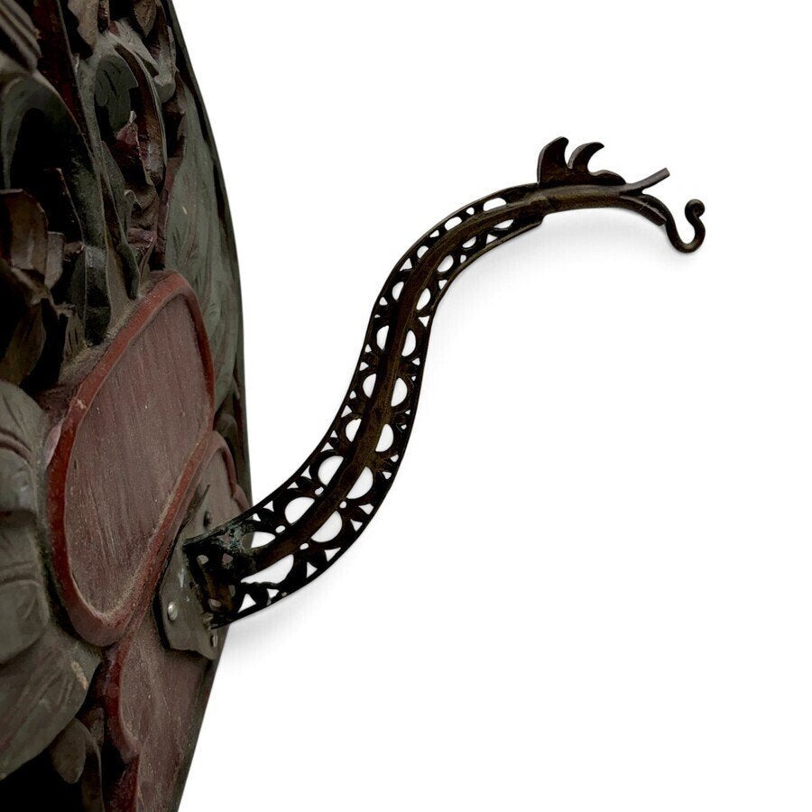 Houten polychroom sierschild met haak, Antiek en Kunst, Overige onderwerpen, Houtsnijwerk, Ophalen of Verzenden, 20 - 50 cm