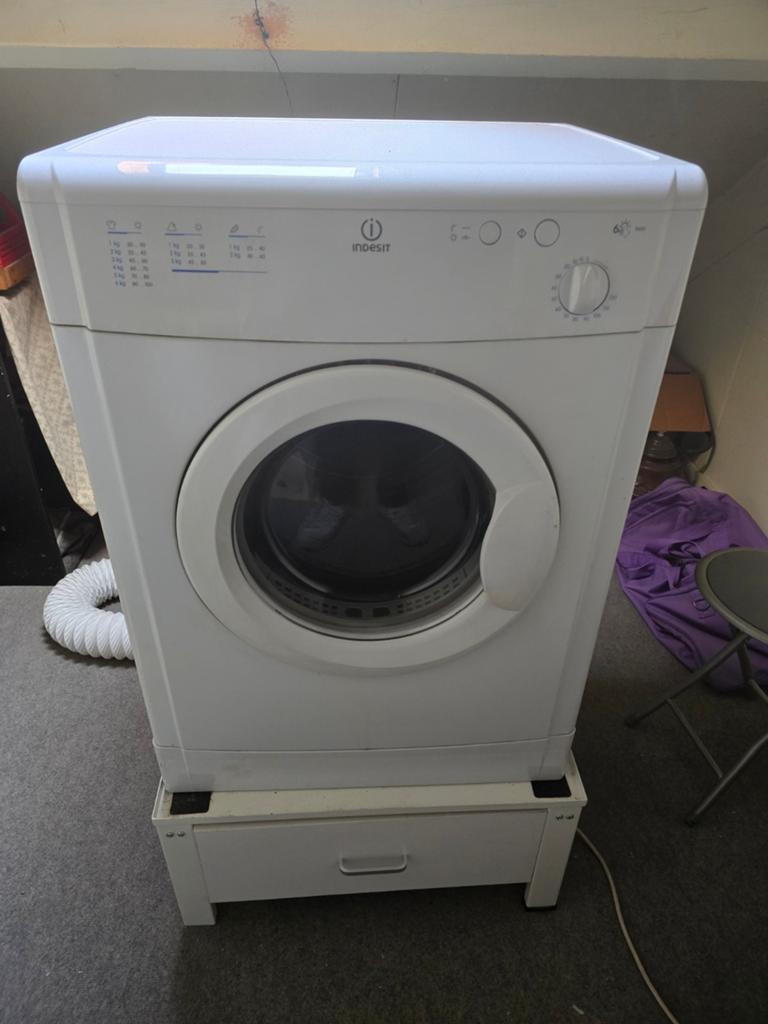 Indesit condensdroger 6 KG + verhoger!, Witgoed en Apparatuur, Wasmachines, Gebruikt, 6 tot 8 kg, 85 tot 90 cm, 1200 tot 1600 toeren