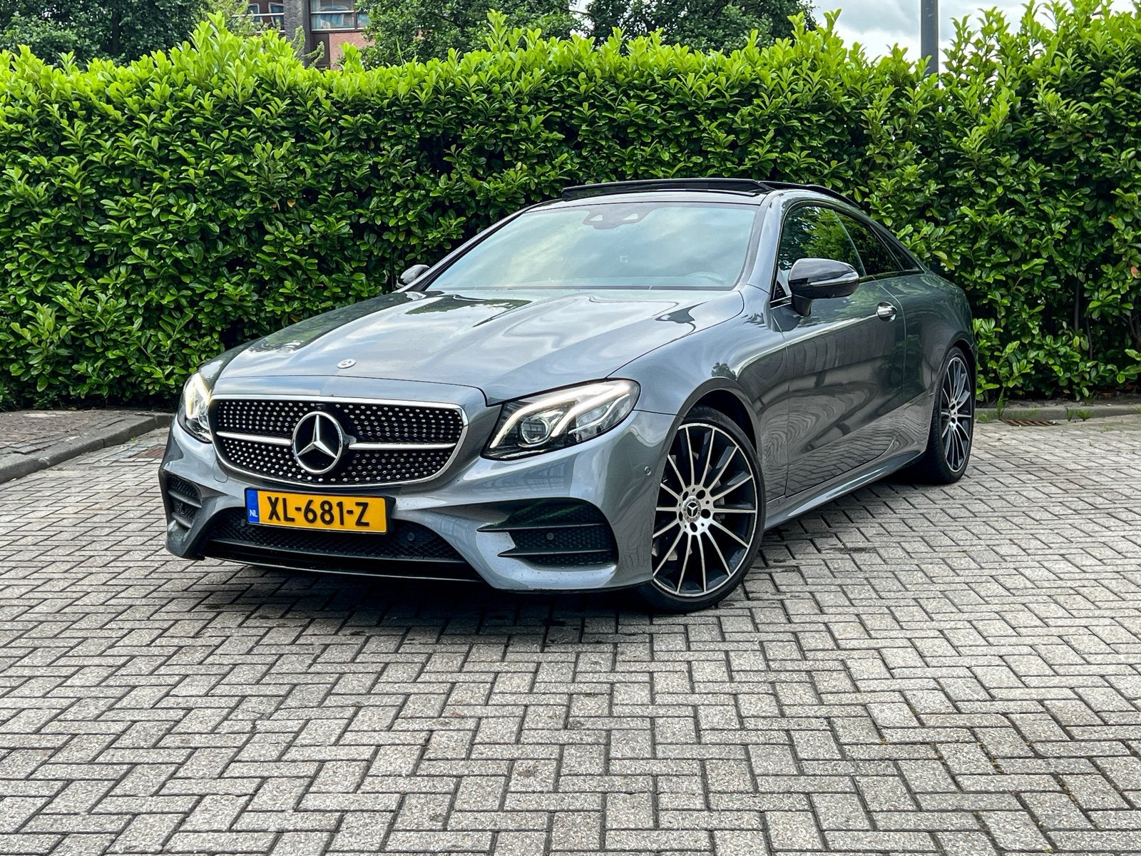 Mercedes-Benz E-Klasse Coupe premium plus AMG*PANO*360*VOL, Auto's, Achterwielaandrijving, 1800 kg, 4 cilinders, 4 stoelen