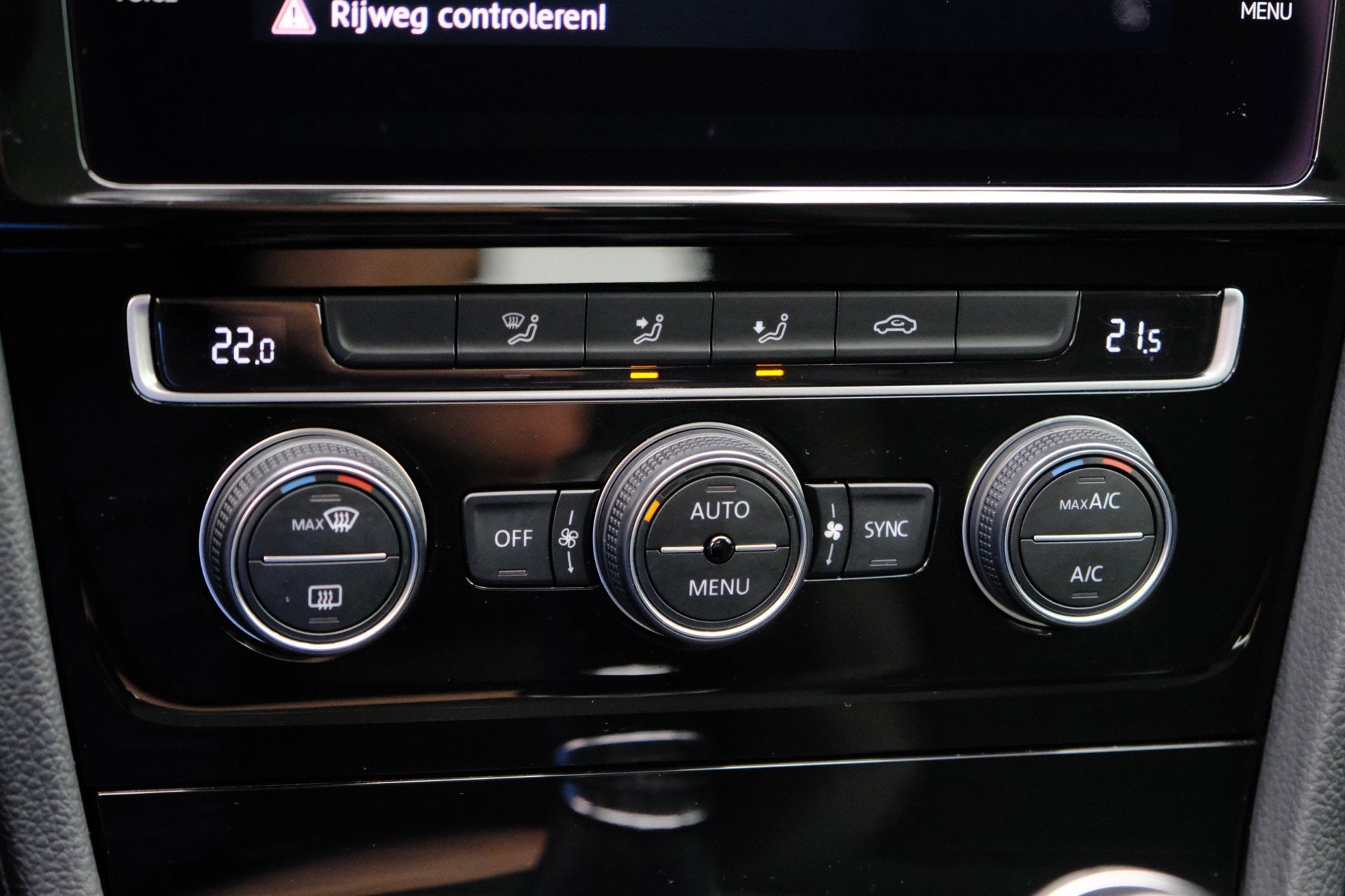 Foto 14 van Volkswagen Golf 1.5 TSI Highline Virtual Displ|CarPlay|LMV|A
