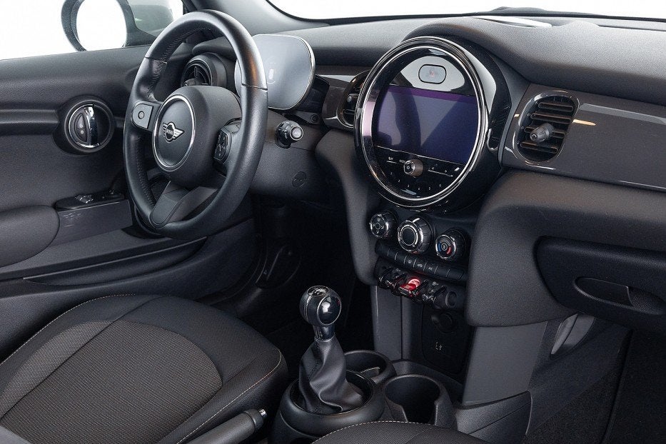 MINI 3-deurs Mini 1.5 First Essential | Full LED | MOONWALK, Voorwielaandrijving, 12 maanden, Gebruikt, 4 stoelen