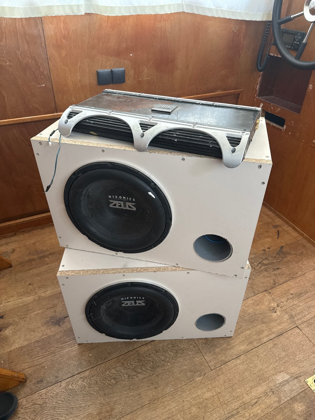 2x Hifonics Zeus 500w RMS Subwoofers met JBL Versterker, Ophalen of Verzenden, Gebruikt