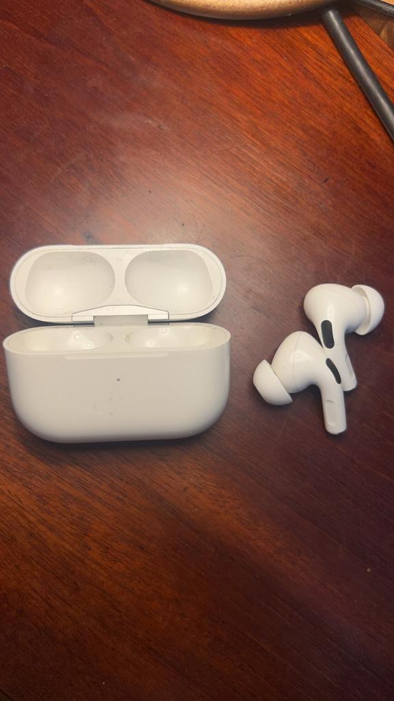 Defecte airpods pro 1, Ophalen of Verzenden, Niet werkend, In oorschelp (earbud), Bluetooth