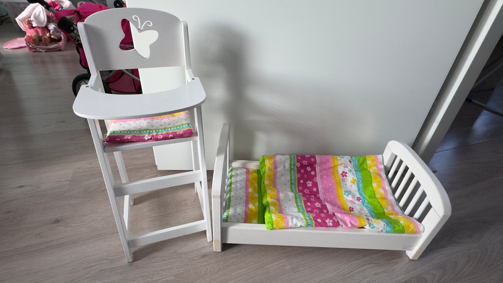 Poppenstoel en poppenbedje - wit met vlinder, Ophalen, Gebruikt, Babypop