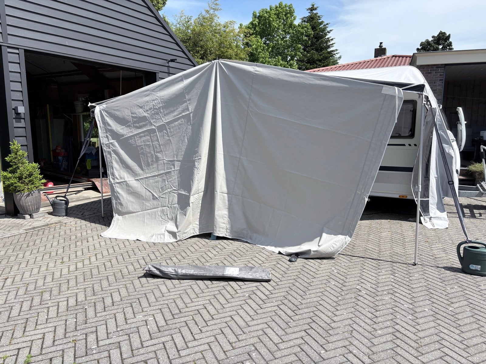 Isabella Front Sun Canopy G16 - Zo goed als nieuw, Caravans en Kamperen, Voortenten en Luifels, Ophalen, Gebruikt, Polyester, Overige merken