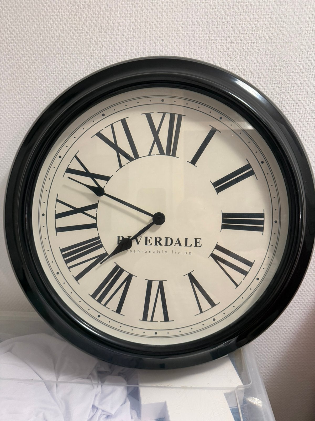 Riverdale klok, Huis en Inrichting, Woonaccessoires | Klokken, Ophalen, Gebruikt, Wandklok