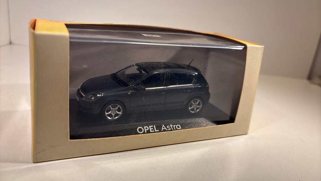 Opel astra minichamps 1.43, Hobby en Vrije tijd, Modelauto's | 1:43, Auto, Ophalen of Verzenden, MiniChamps, A