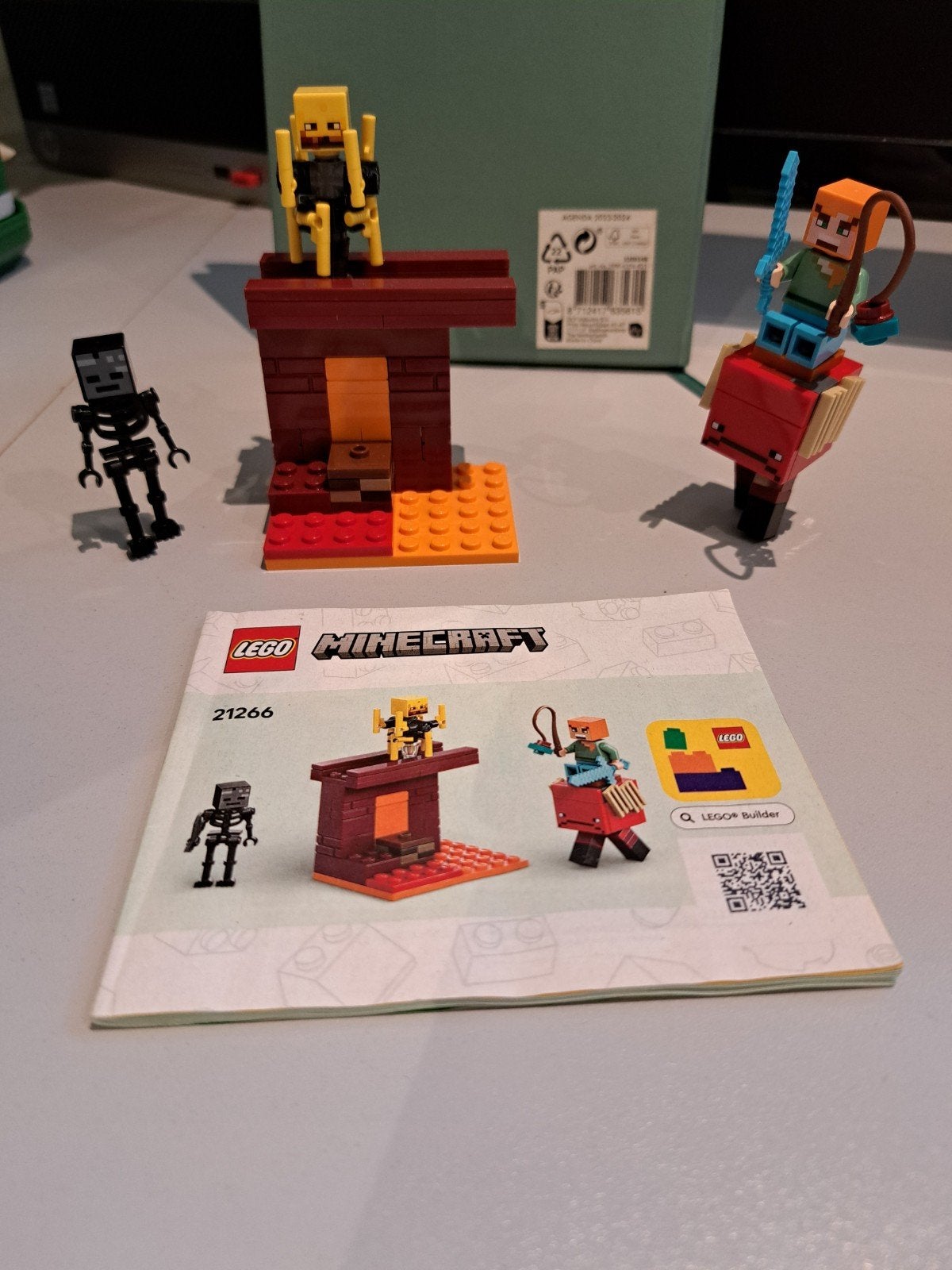 Lego Minecraft De Netherportaal-hinderlaag 21266, Ophalen