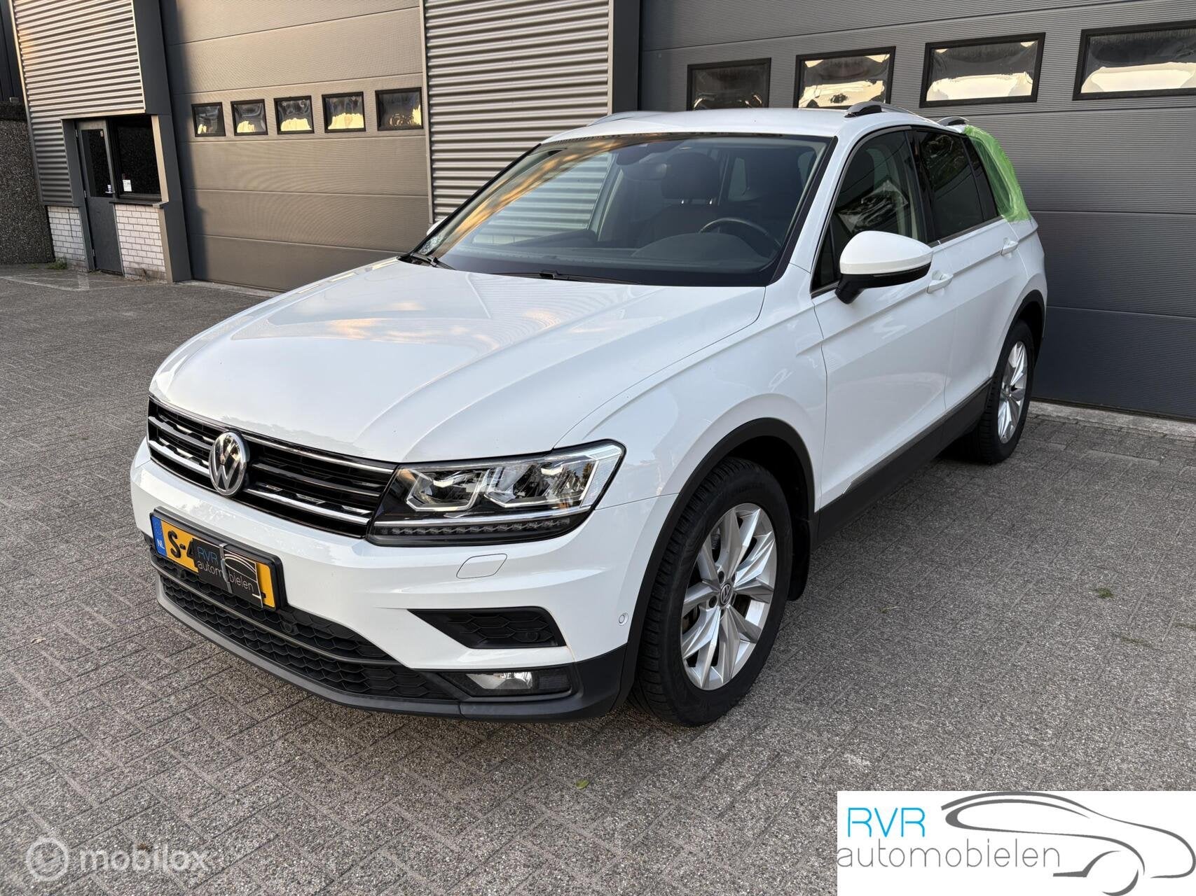 Volkswagen Tiguan 2.0 TSI 4Motion Highline, Automaat, Stof, Gebruikt, Zwart