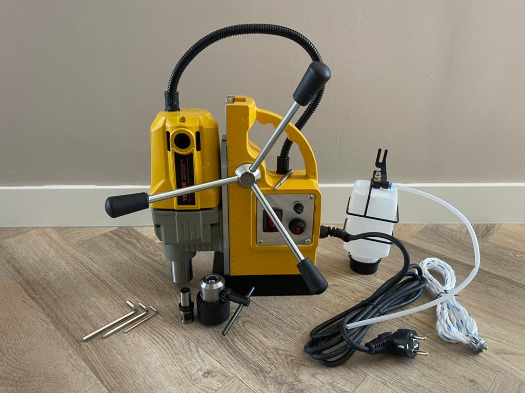 Nieuwe magneetboormachine 100mm/ 1400watt met boorkop. Bouw, Ophalen of Verzenden, Nieuw, Boormachine