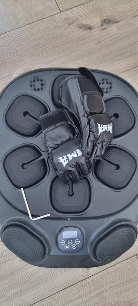 Gatson Boxing Machine met MMA handschoenen, Sport en Fitness, Vechtsporten en Zelfverdediging, Overige, Vechtsportmateriaal, Maat L