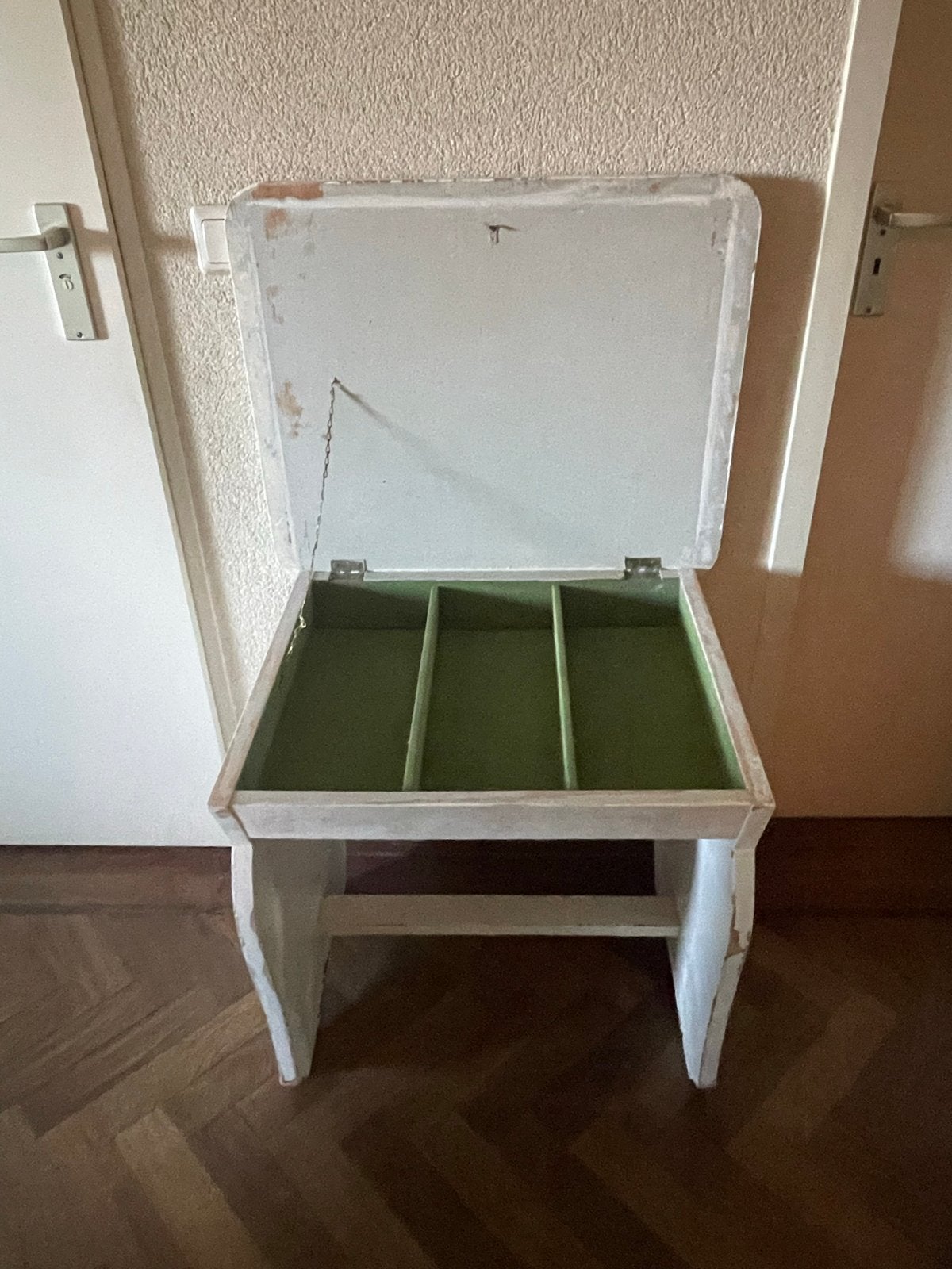 Leuk vintage kastje/ bijzettafel met opbergruimte, Antiek en Kunst, Ophalen
