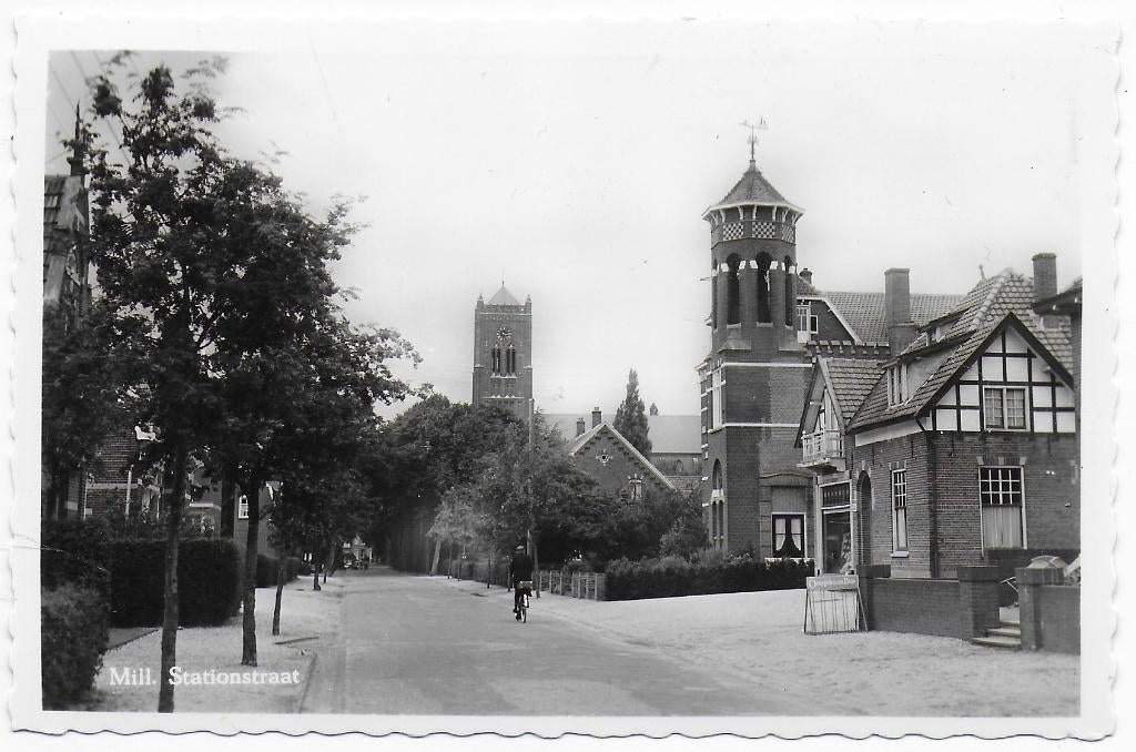 Mill Stationsstraat Ongelopen Ansichtkaart ( B6912 ) ( 5 ), Ophalen of Verzenden, 1960 tot 1980, Ongelopen
