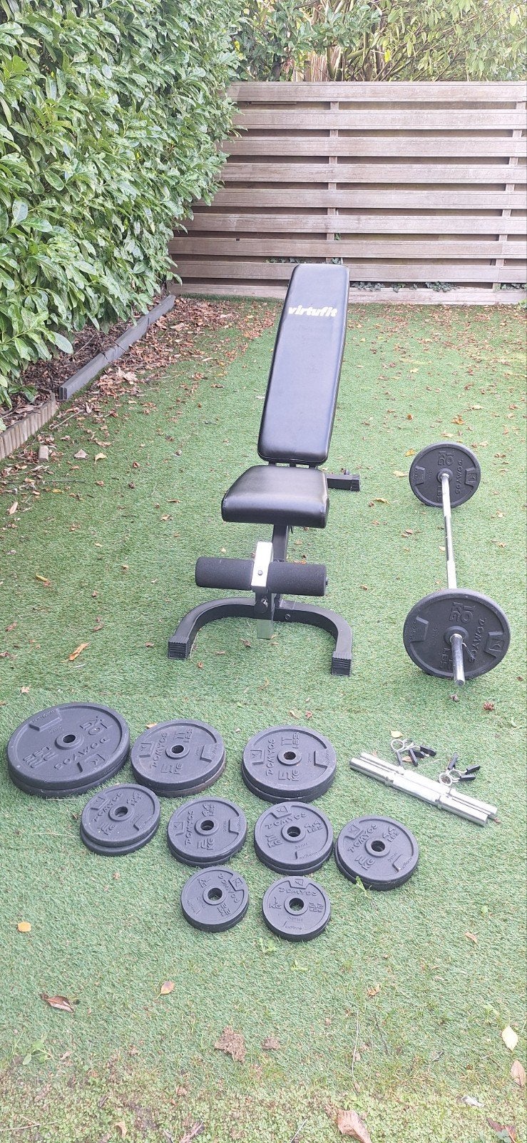 VirtuFit Fitnessbank 93 kg incl. halterschijven en stang., Ophalen, Gebruikt, Armen, Fitnessbank
