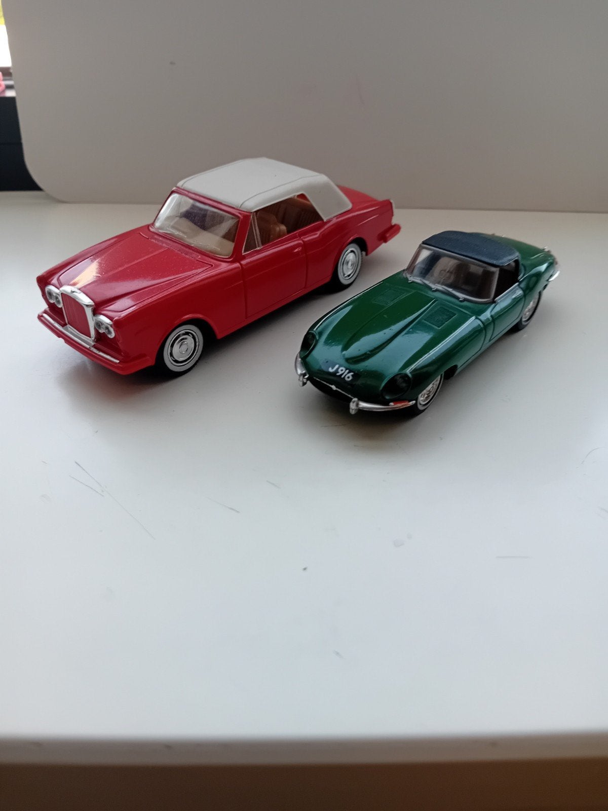 Bentley Continental en Jaguar E type., Hobby en Vrije tijd, Modelauto's | 1:43, Ophalen of Verzenden, Auto, Solido