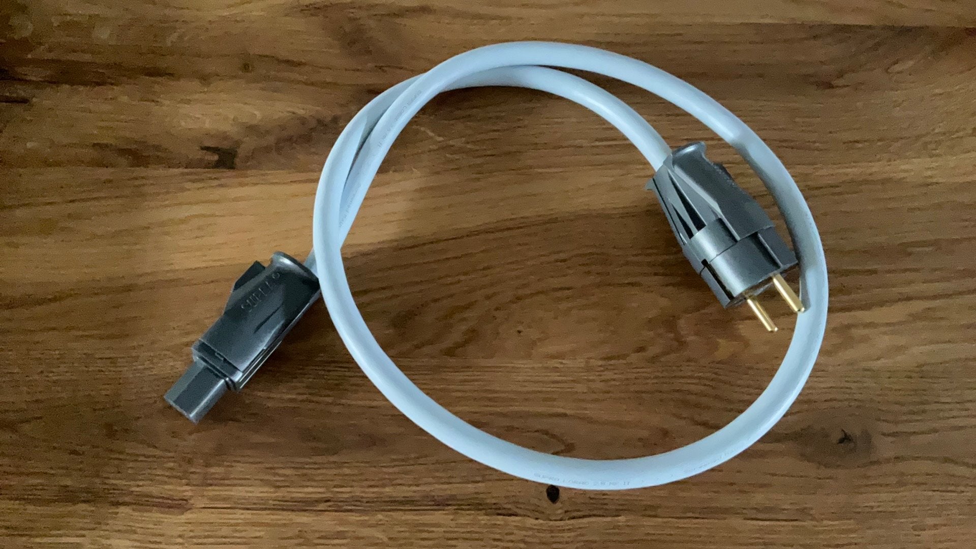 Supra lorad 2.5 mkii netsnoer, Audio, Tv en Foto, Audiokabels en Televisiekabels, Ophalen of Verzenden, Zo goed als nieuw, Minder dan 2 meter
