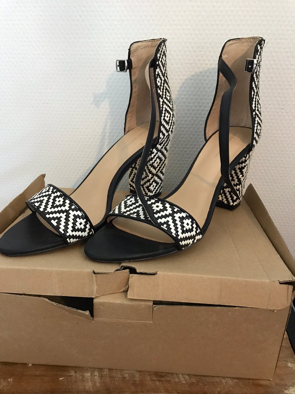 Zara pumps zwart wit maat 41 zgan open bandje, Verzenden, Zo goed als nieuw, Zara, Zwart