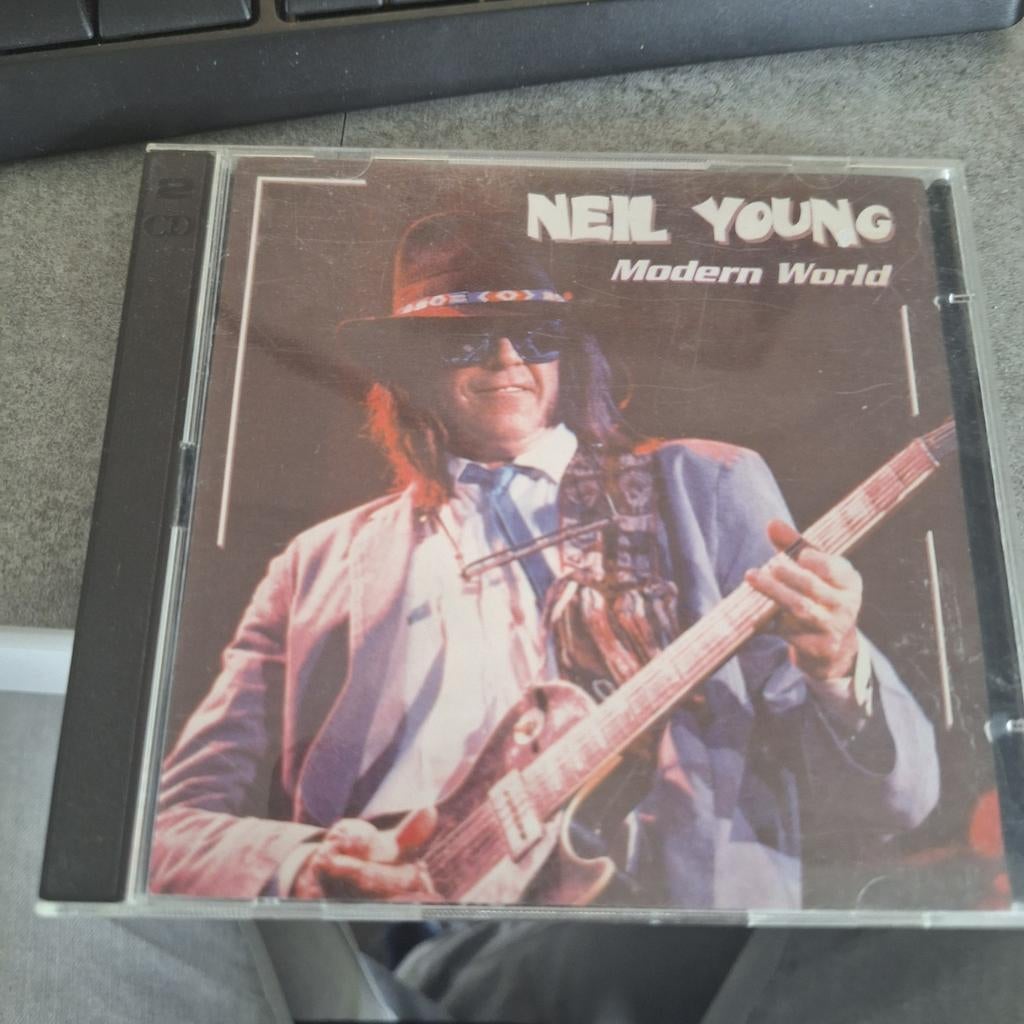 Neil young modern world live Santana cruz 1997 unofficial re, Cd's en Dvd's, Ophalen of Verzenden, Zo goed als nieuw, Poprock