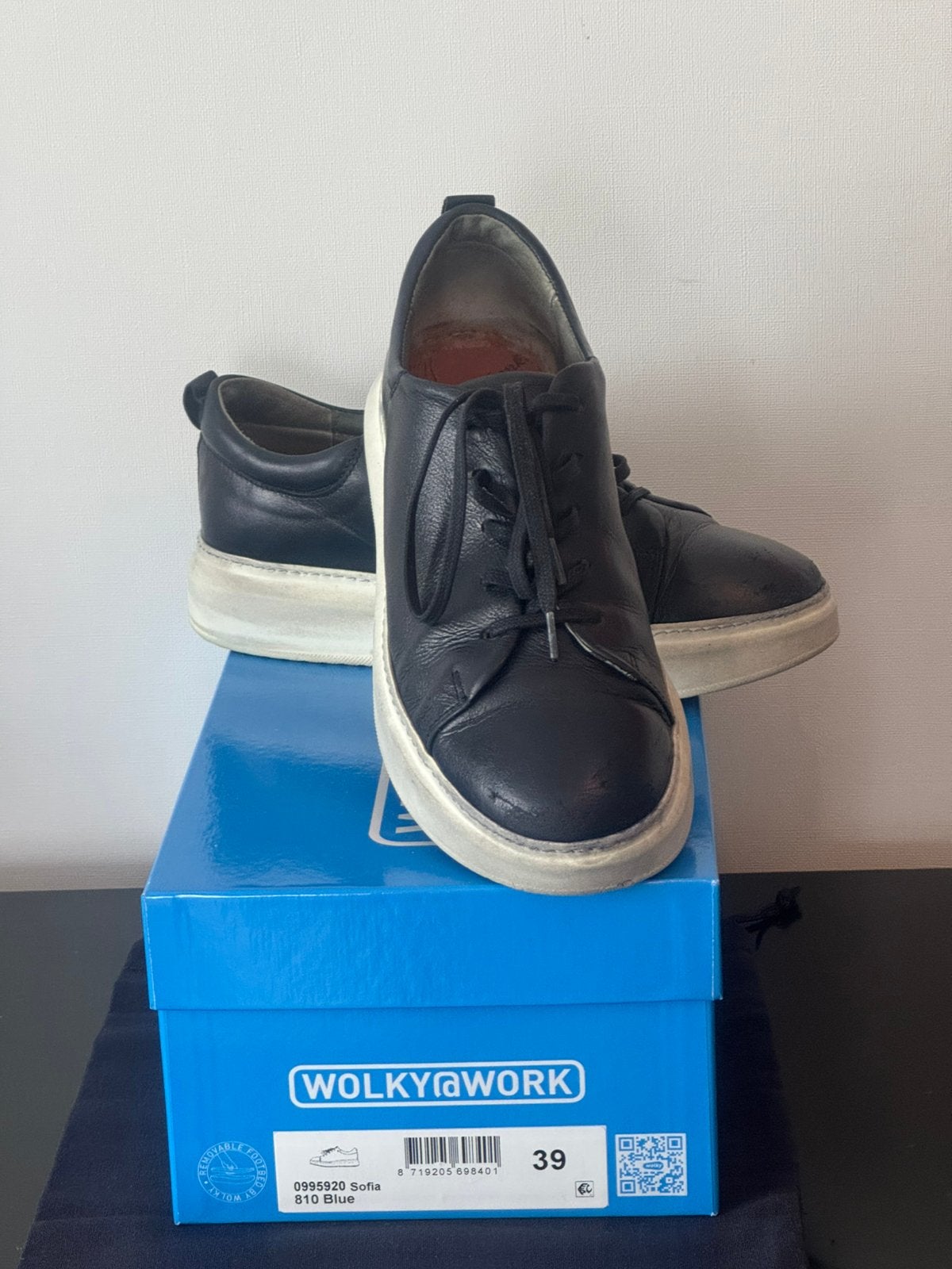 Wolky Sofia echt leer donker blauw sneaker maat 39, Kleding | Dames, Schoenen, Blauw, Ophalen of Verzenden, Sneakers of Gympen