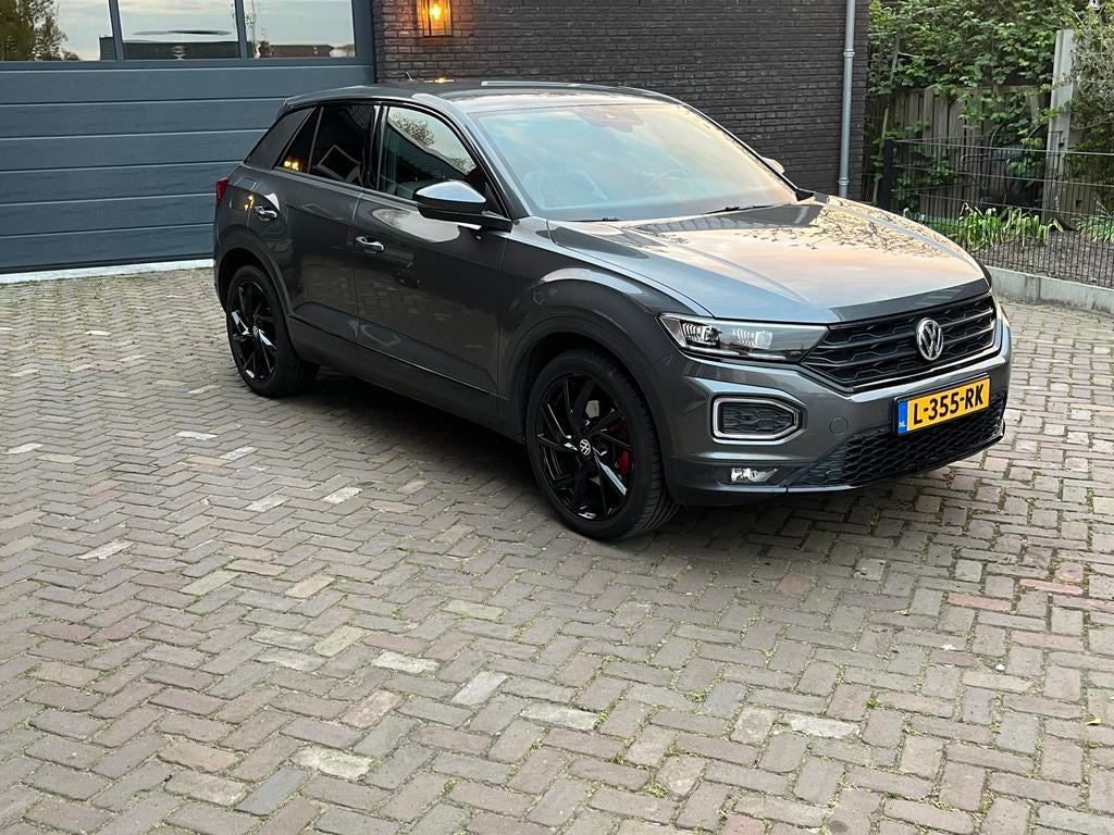 Volkswagen T-Roc 1.5 TSI 150pk 2018 Grijs, Voorwielaandrijving, 1498 cc, Zwart, 4 cilinders
