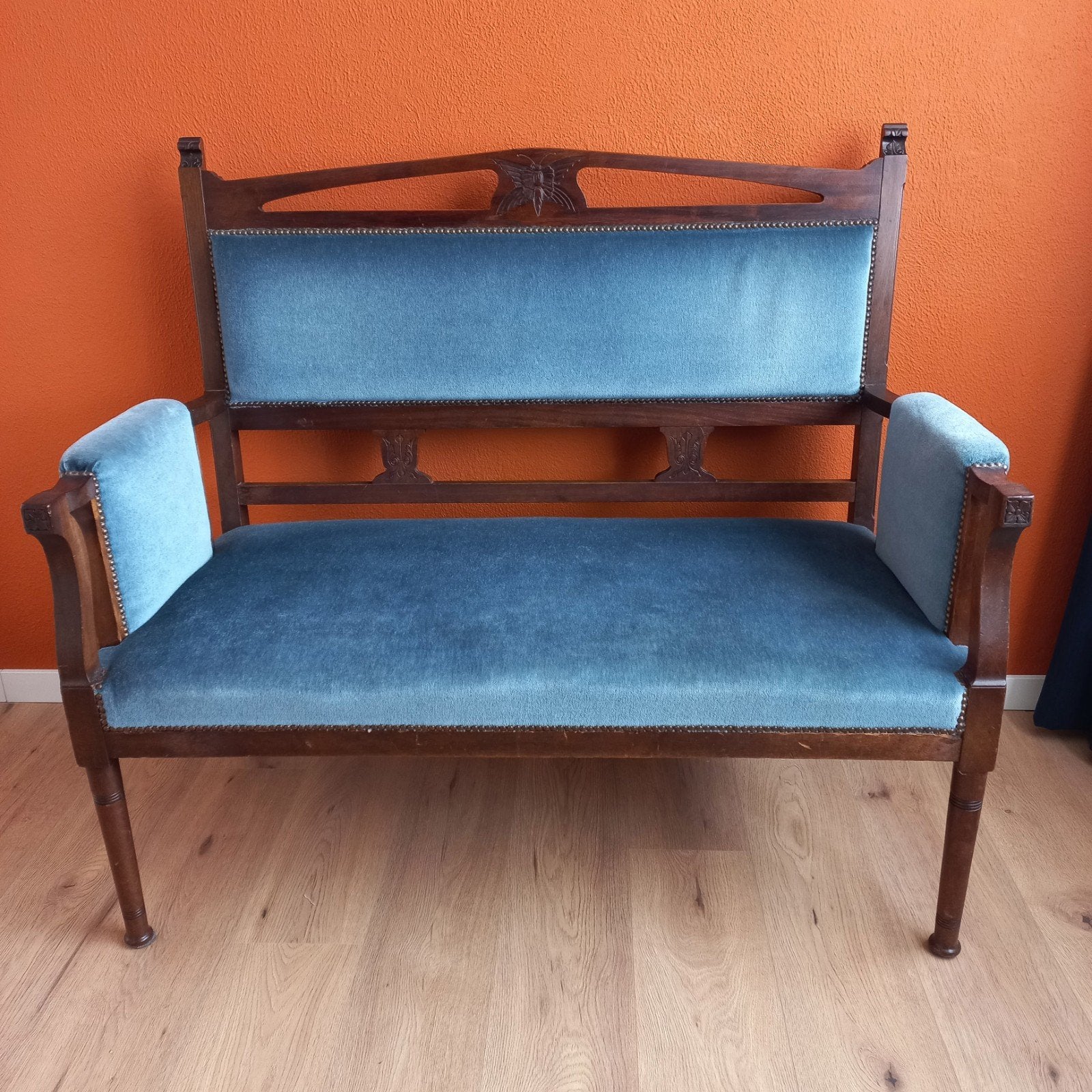 Antiek Art Nouveau bankje met bloemen- en vlinderdetails, Antiek en Kunst, Antiek | Meubels | Stoelen en Banken, Ophalen