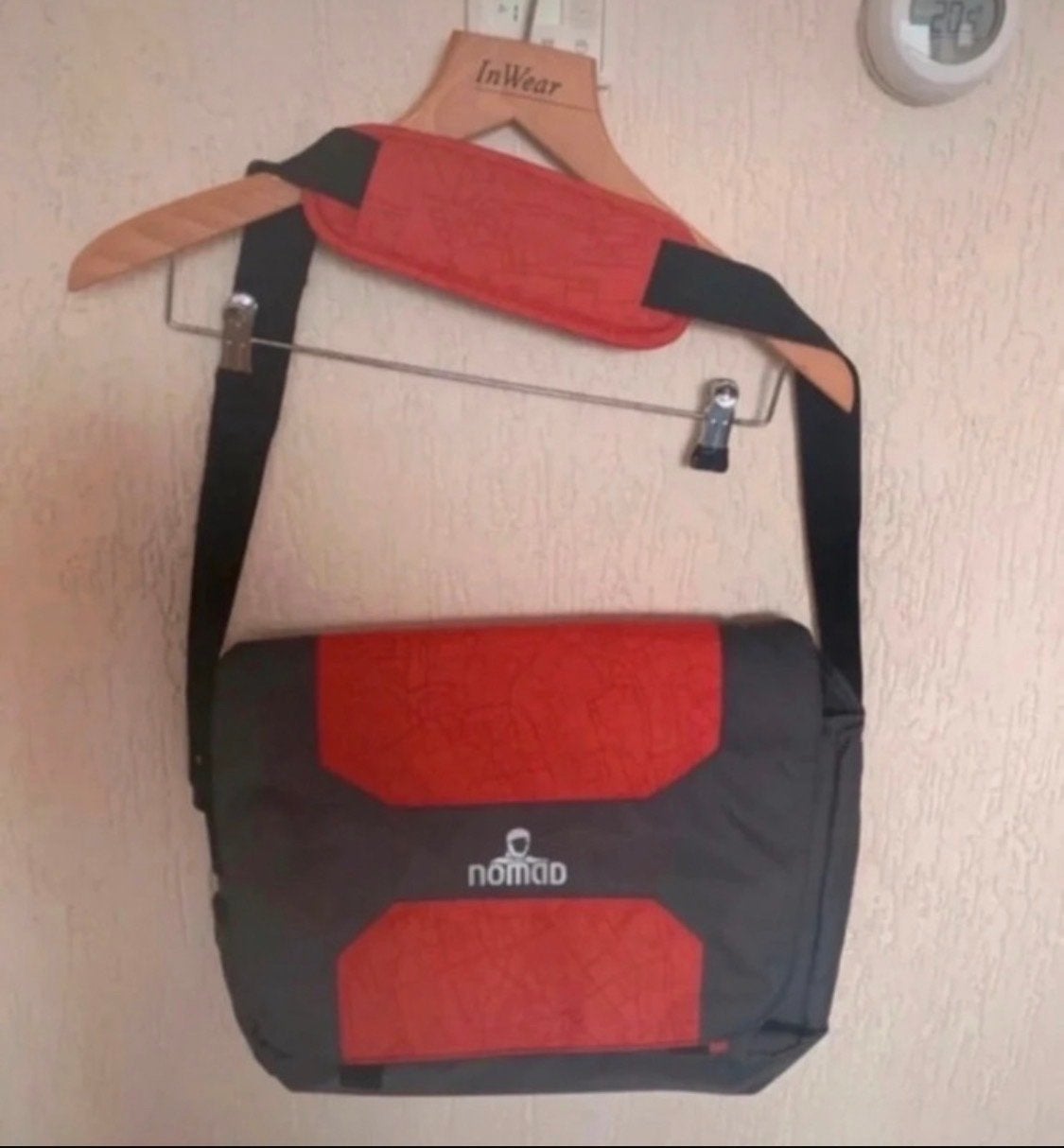 Nomad schoudertas - Grijs/Rood, Ophalen of Verzenden, Nieuw, Grijs, Overige merken