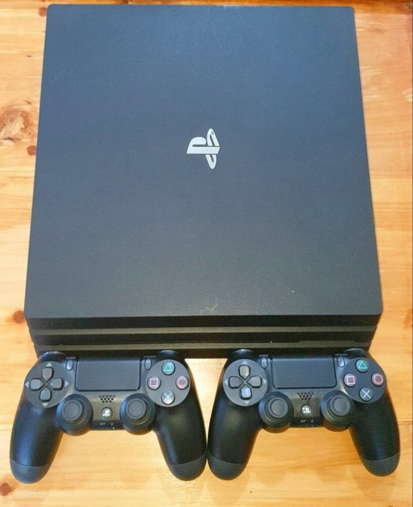 Playstation 4 Pro 1TB met 2 controllers en games, Spelcomputers en Games, Spelcomputers | Sony PlayStation 4, Ophalen, Met games